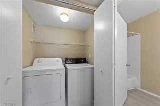 Photo #5: 2460794 Listing