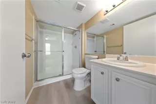 Photo #6: 2460794 Listing