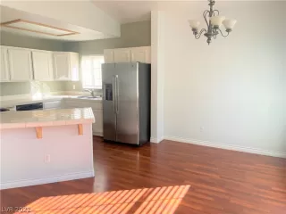 Photo #4: 2460797 Listing 