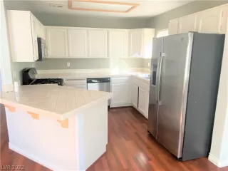 Photo #5: 2460797 Listing 