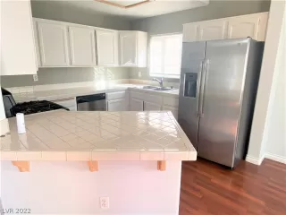 Photo #6: 2460797 Listing 