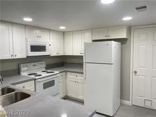 Photo #3: 2460801 Listing