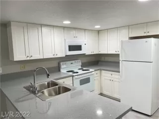 Photo #5: 2460801 Listing