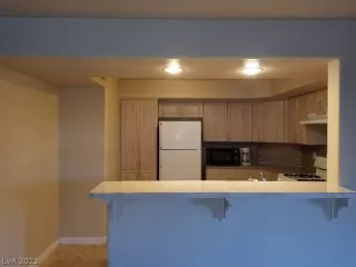 Photo #5: 2460811 Listing