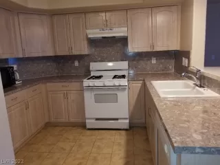 Photo #6: 2460811 Listing