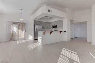 Photo #3: 2460830 Listing 