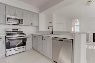 Photo #5: 2460830 Listing 