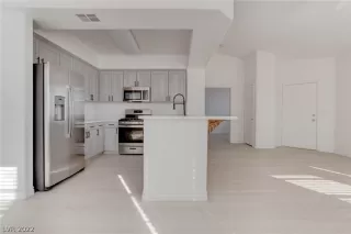 Photo #6: 2460830 Listing 