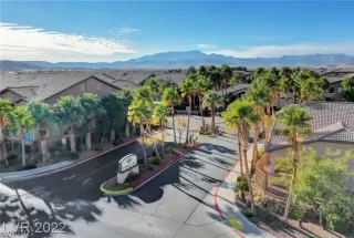 Photo #4: 2460838 Listing