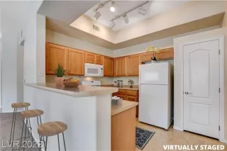 Photo #5: 2460838 Listing