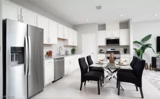 Photo #3: 2460861 Listing