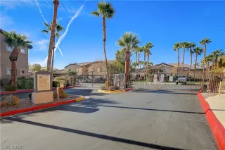 Photo #4: 2460871 Listing