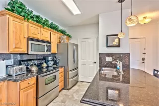 Photo #2: 2460892 Listing 