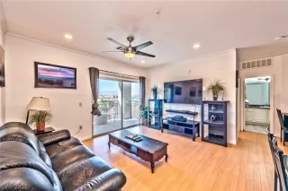 Photo #4: 2460892 Listing 