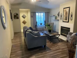 Photo #3: 2460893 Listing