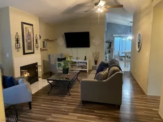 Photo #4: 2460893 Listing