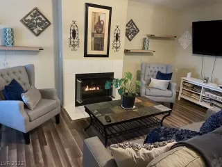 Photo #5: 2460893 Listing