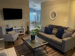 Photo #6: 2460893 Listing