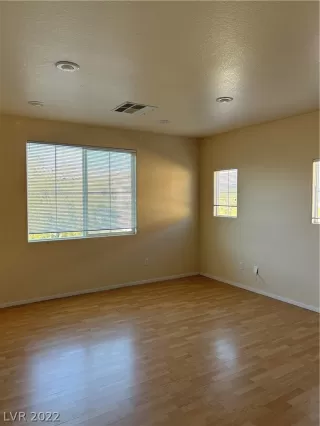 Photo #5: 2460910 Listing 