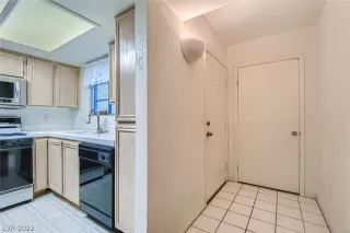 Photo #3: 2460920 Listing