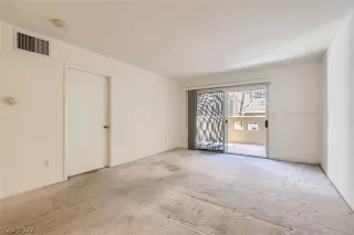 Photo #4: 2460920 Listing