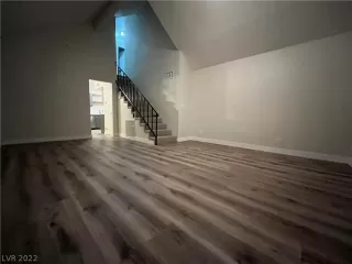 Photo #2: 2460976 Listing 