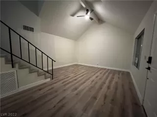 Photo #4: 2460976 Listing 