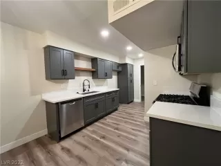 Photo #5: 2460976 Listing 