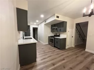 Photo #6: 2460976 Listing 