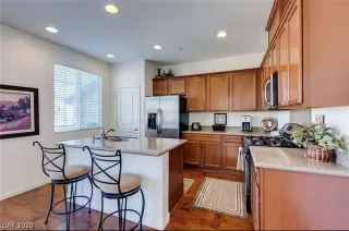 Photo #5: 2460978 Listing 