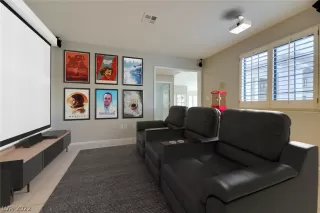 Photo #4: 2460989 Listing