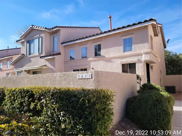 MLS: 2461000 Condo For Sale