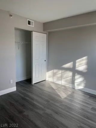 Photo #5: 2461005 Listing 