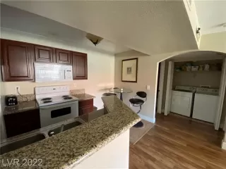 Photo #3: 2461010 Listing 