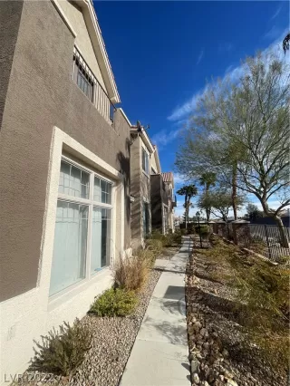 Photo #2: 2461015 Listing 