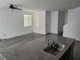 Photo #2: 2461035 Listing 