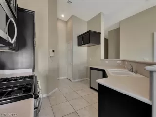 Photo #5: 2461117 Listing