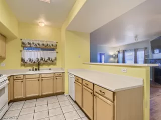 Photo #4: 2461134 Listing