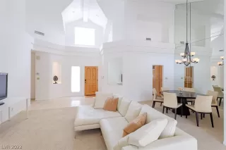 Photo #2: 2461141 Listing