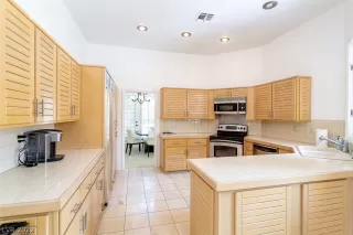 Photo #6: 2461141 Listing