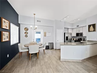 Photo #2: 2461143 Listing