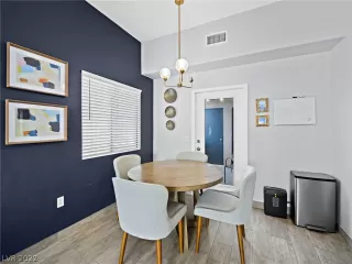 Photo #3: 2461143 Listing