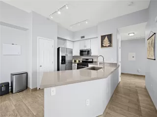 Photo #6: 2461143 Listing