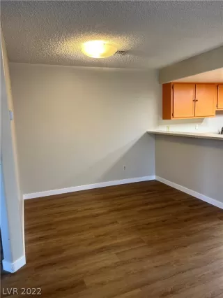 Photo #2: 2461207 Listing 