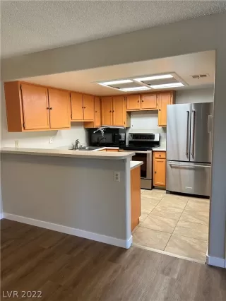 Photo #3: 2461207 Listing 