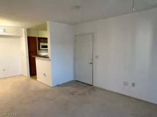 Photo #3: 2461211 Listing 