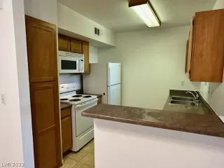 Photo #5: 2461211 Listing 