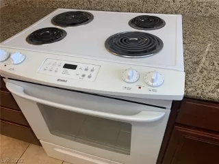 Photo #3: 2461213 Listing