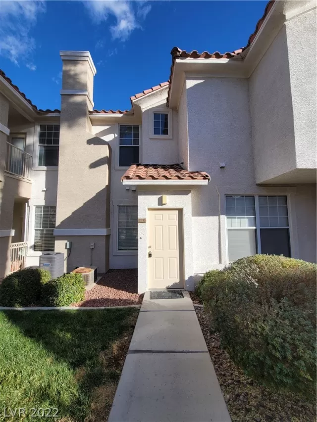 MLS: 2461265 Condo For Sale