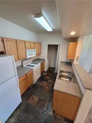 Photo #5: 2461265 Listing 